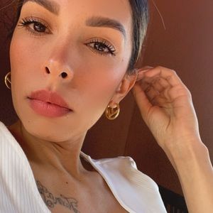 Meet your Posher, Angie